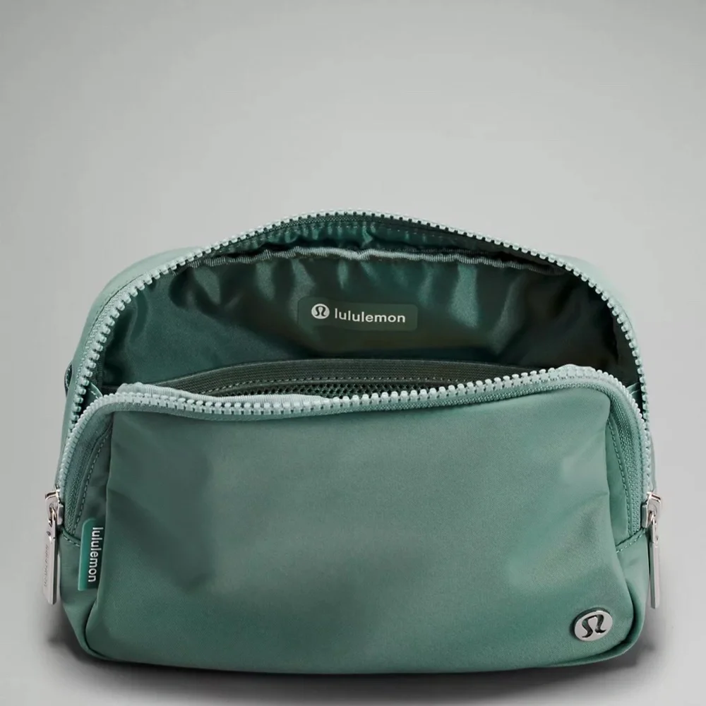 Lululemon everywhere belt bag Tidewater Teal large New with tags - Picture 3 of 4